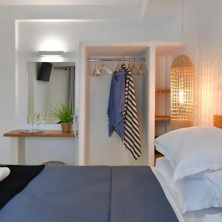 Ammos Luxury & ナウサ