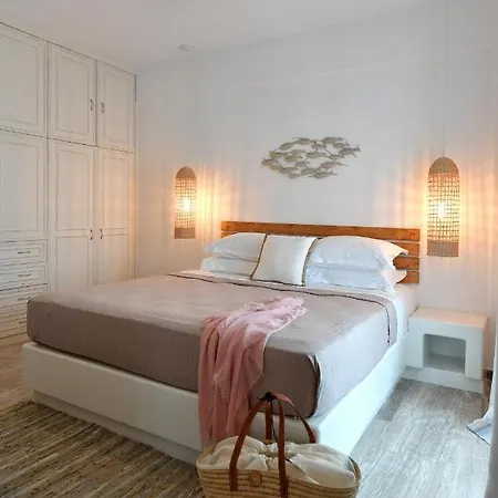 Ammos Luxury & ナウサ