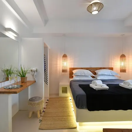 Ammos Luxury & ナウサ