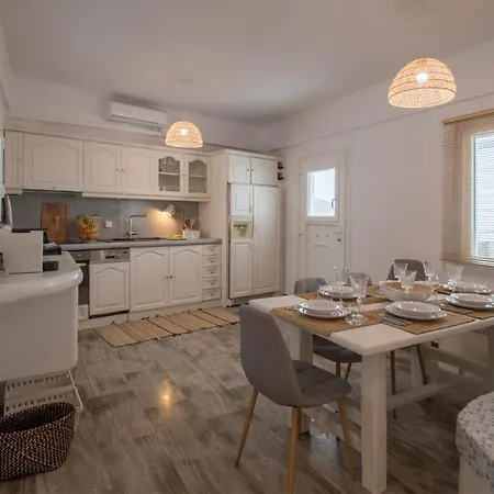 Ammos Luxury & ホテル