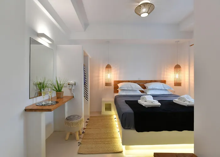 Ammos Luxury & فندق ناوسا