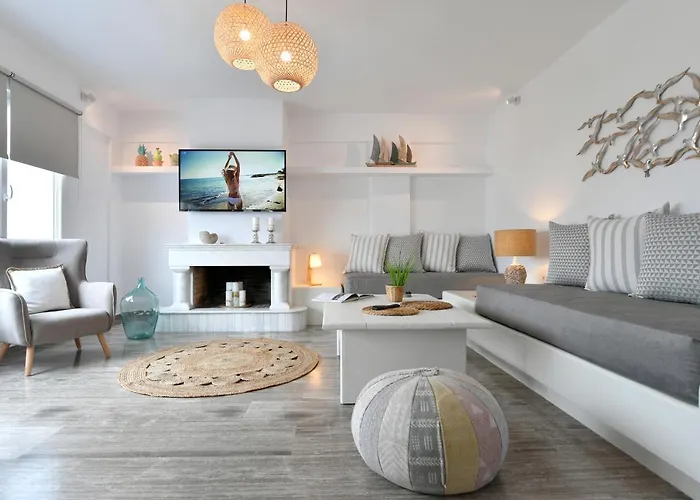 Ammos Luxury & فندق ناوسا